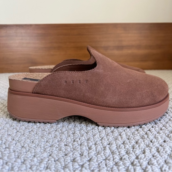 Platform Clogs, Reef Sz 6 - Picture 3 of 8